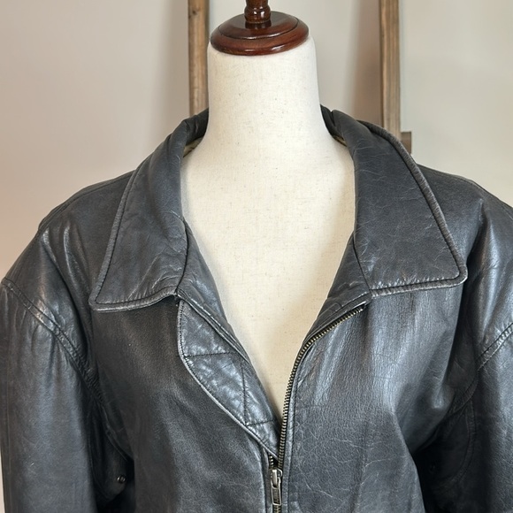 Vintage Woman’s 1990s Leather Jacket Venezia Sportswear with Shoulder Pads GUC - Picture 3 of 17